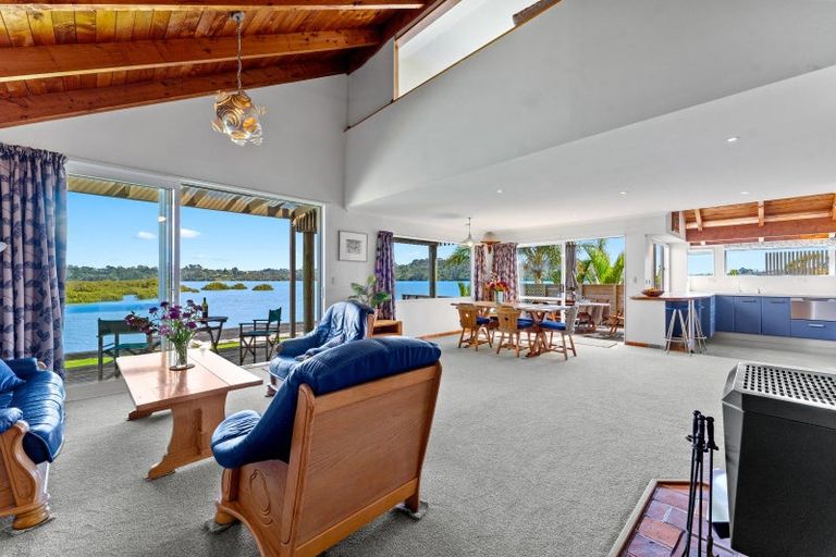 Photo of property in 38 The Terrace, Herald Island, Auckland, 0618