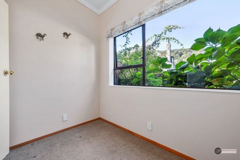 Photo of property in 2 Lady Bell Grove, Lowry Bay, Lower Hutt, 5013