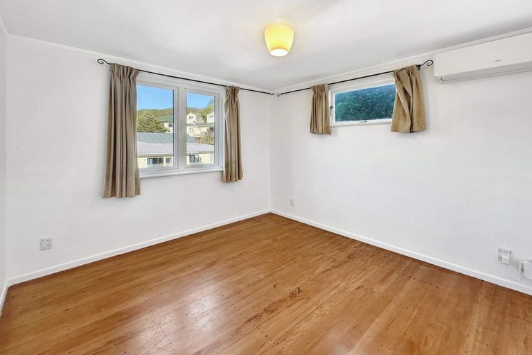Photo of property in 27 Hathaway Avenue, Karori, Wellington, 6012