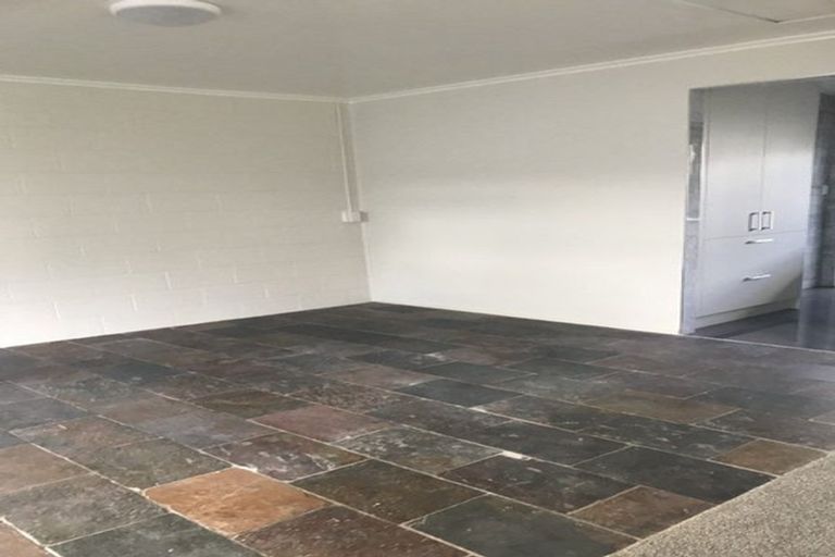 Photo of property in 1/48 View Road, Henderson, Auckland, 0612