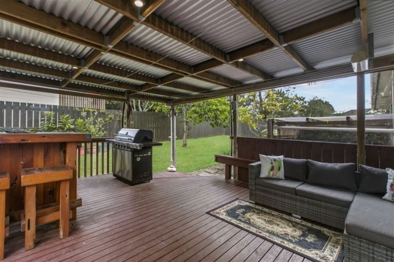 Photo of property in 12 Fitzherbert Avenue, West Harbour, Auckland, 0618