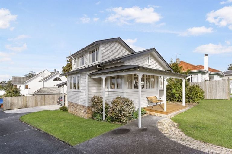 Photo of property in 1/49 Sale Street, Cockle Bay, Auckland, 2014