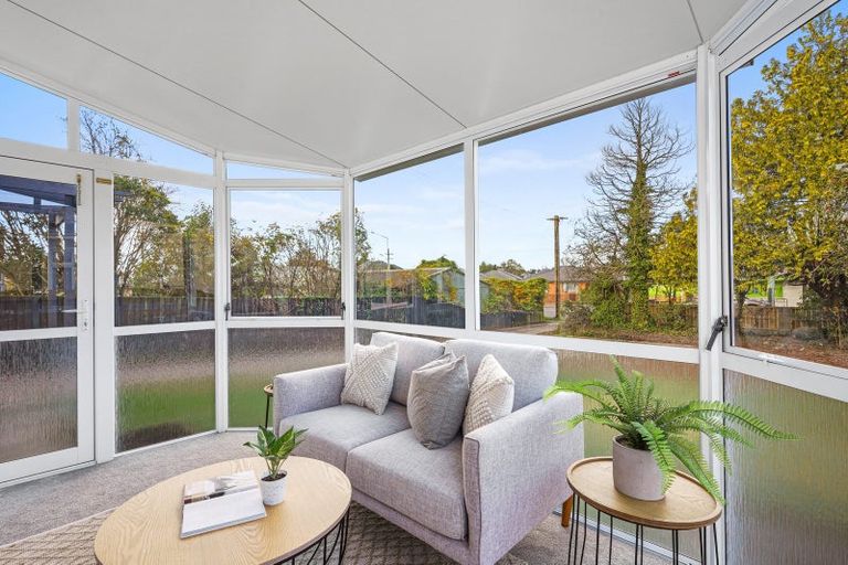 Photo of property in 21 Wainoni Road, Wainoni, Christchurch, 8061