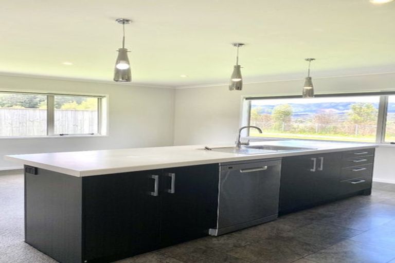 Photo of property in 4 Cory Jane Grove, Riverstone Terraces, Upper Hutt, 5018