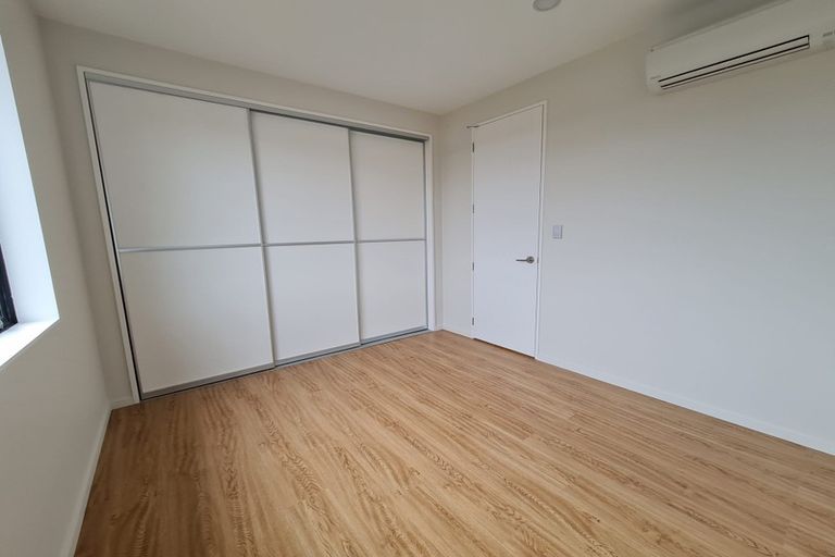 Photo of property in 5/532 Glenfield Road, Glenfield, Auckland, 0629