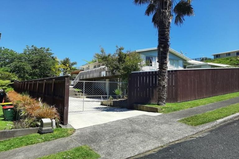 Photo of property in 5 Fairview Place, Westown, New Plymouth, 4310