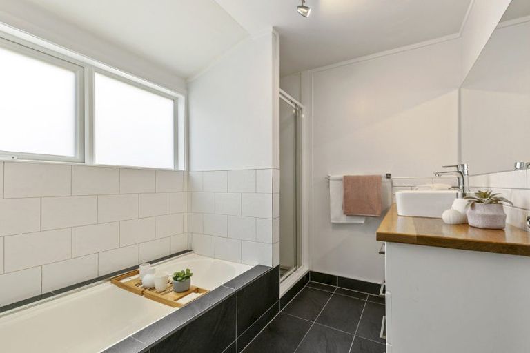 Photo of property in 6 Cambrian Street, Churton Park, Wellington, 6037