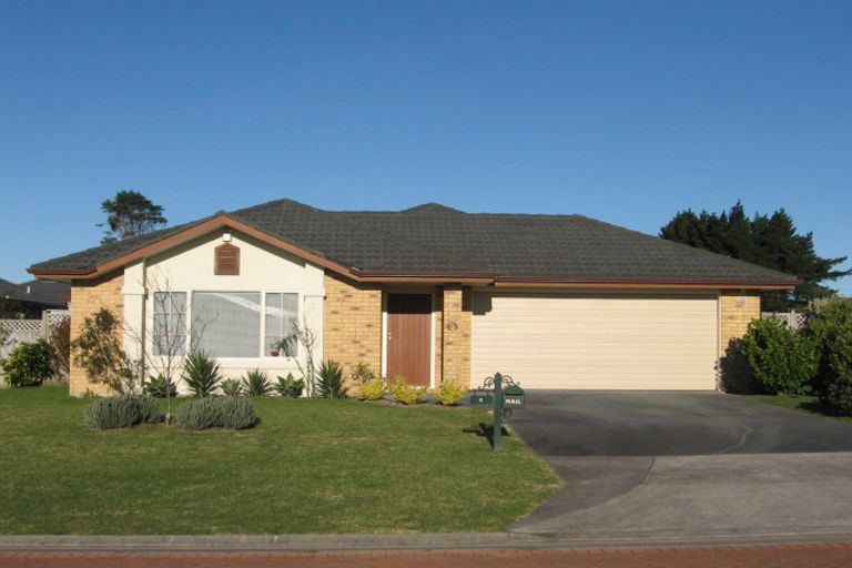 Photo of property in 8 Kimptonfields Court, Wattle Downs, Auckland, 2103