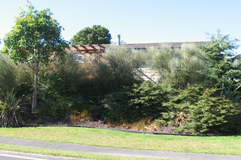 Photo of property in 17 Edgware Road, West Harbour, Auckland, 0618