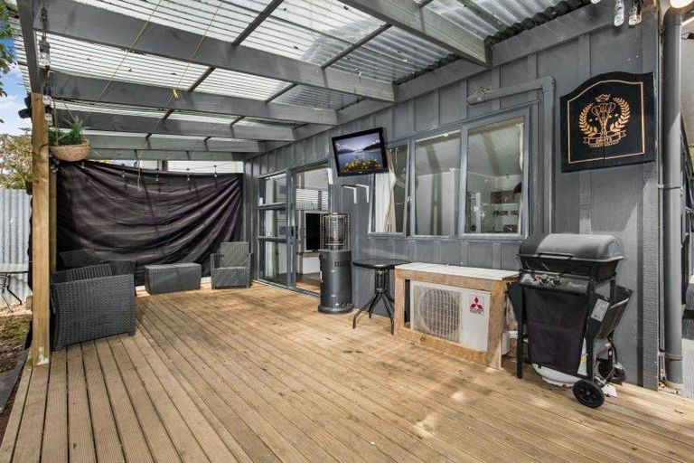 Photo of property in 3a Domain Road, Weymouth, Auckland, 2103