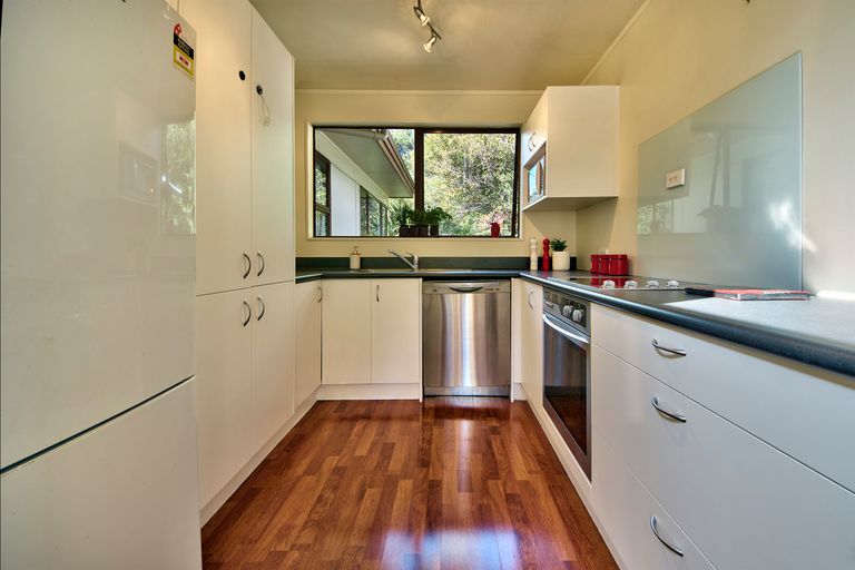 Photo of property in 13 Karapiti Place, Glen Eden, Auckland, 0602