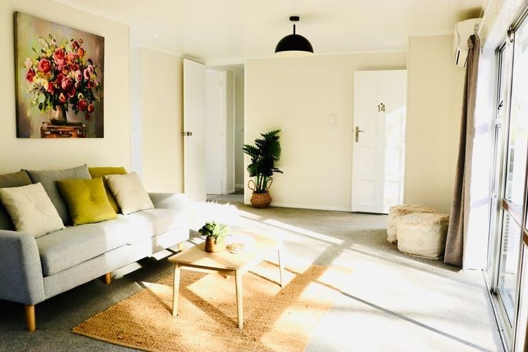 Photo of property in 14 Chantal Place, Red Hill, Papakura, 2110