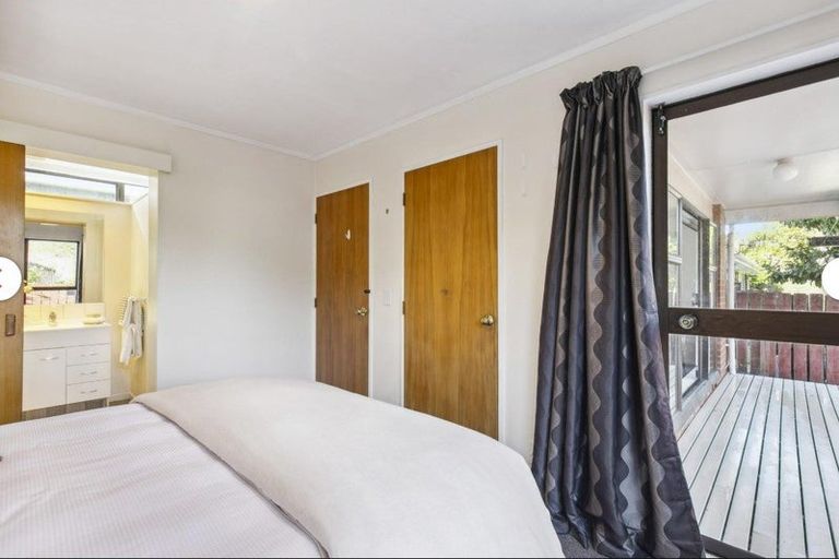 Photo of property in 2/29a Parkvale Road, Karori, Wellington, 6012