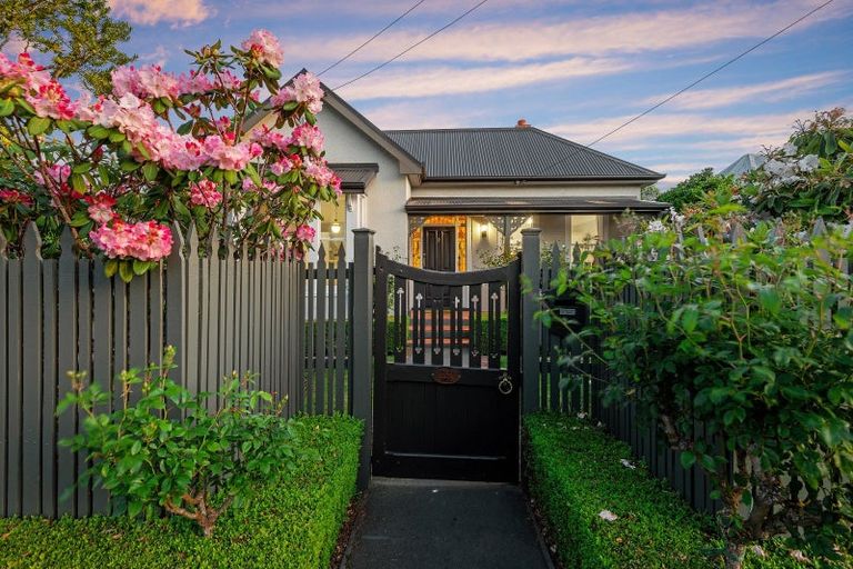 Photo of property in 14 Weston Road, St Albans, Christchurch, 8052