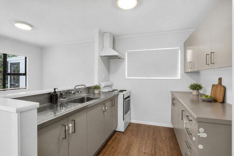 Photo of property in 2/22 Great South Road, Papakura, 2110
