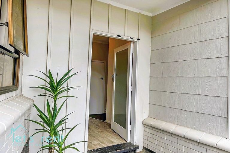 Photo of property in 52 Rosella Road, Mangere East, Auckland, 2024