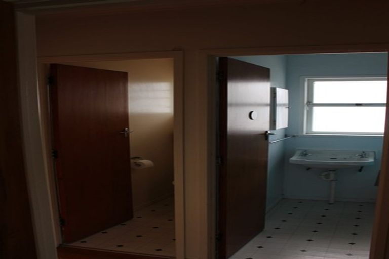 Photo of property in 2/34 Chartwell Avenue, Glenfield, Auckland, 0629