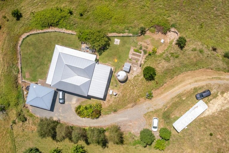 Photo of property in 1986 Taihape Road, Sherenden, Hastings, 4179