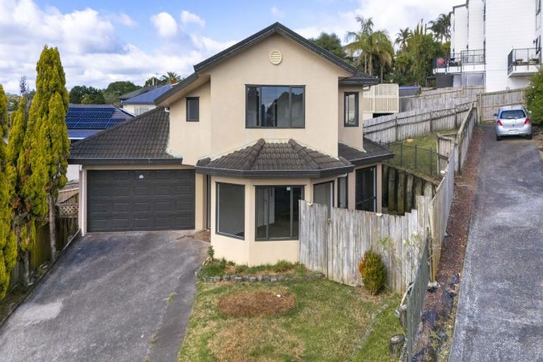 Photo of property in 2/14 Mossop Rise, Glenfield, Auckland, 0629