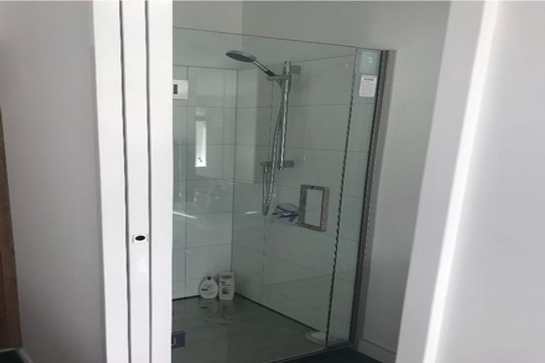 Photo of property in 2/83 Hinemoa Street, Birkenhead, Auckland, 0626