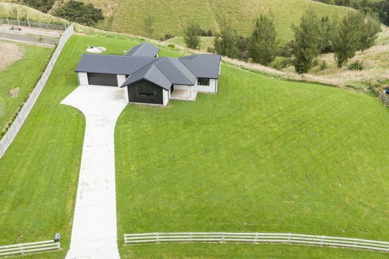 Photo of property in 132 Kingsdale Park Drive, Aokautere, Palmerston North, 4471