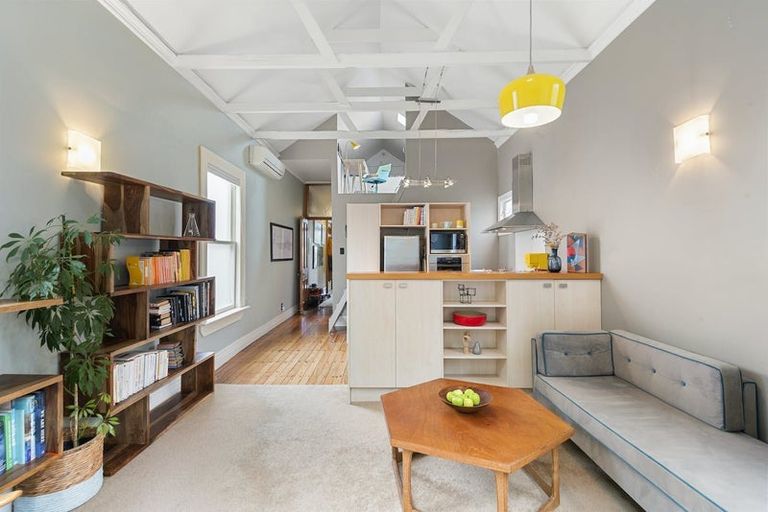 Photo of property in 15 Upper Bourke Street, Kilbirnie, Wellington, 6022