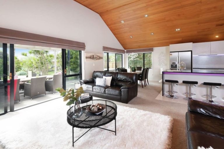 Photo of property in 1/28 Wiltshire Place, Somerville, Auckland, 2014