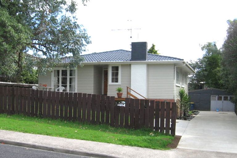 Photo of property in 10 Brookfield Road, Te Atatu Peninsula, Auckland, 0610