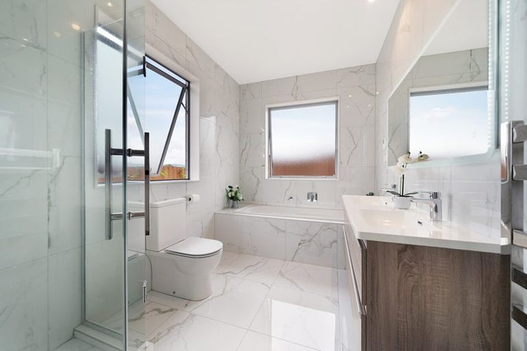 Photo of property in 16 Tararua Street, Massey, Auckland, 0614