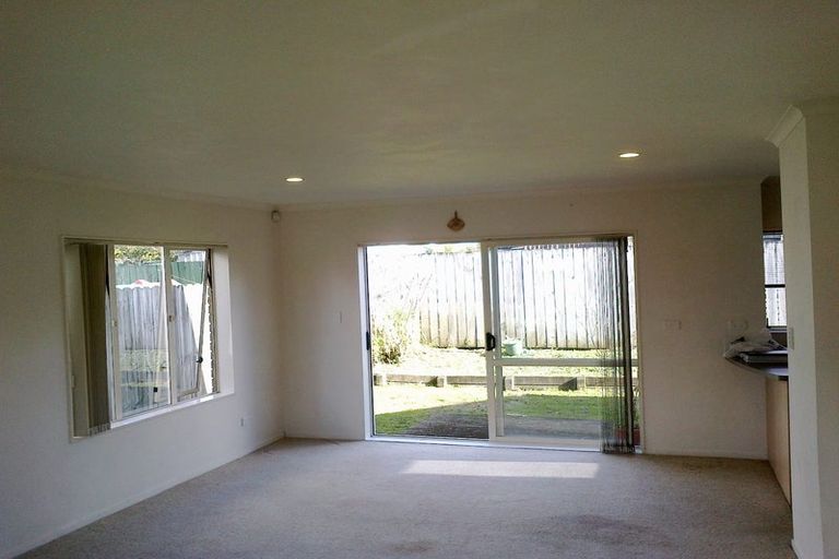 Photo of property in 61 Brashier Circle, Sunnyvale, Auckland, 0612