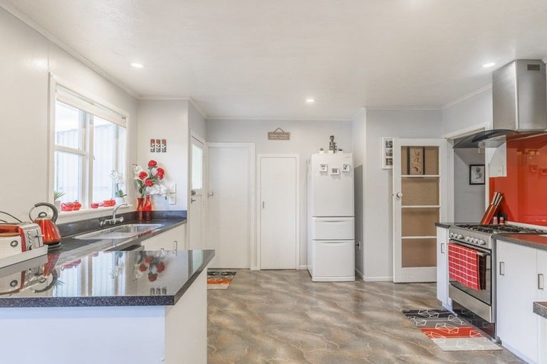 Photo of property in 48 Horoeka Street, Stokes Valley, Lower Hutt, 5019