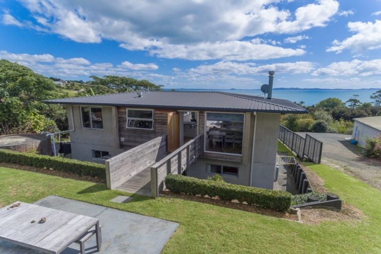 Photo of property in 16 Bay View Road, Moncks Bay, Christchurch, 8081