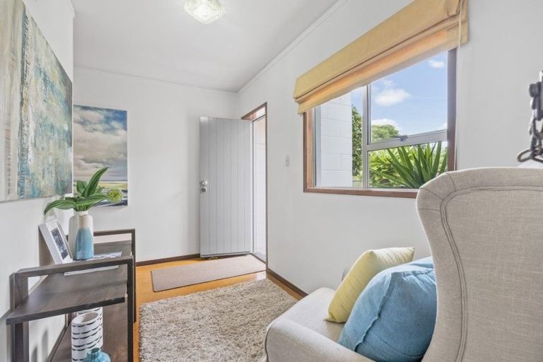 Photo of property in 2/10 Pierce Road, Milford, Auckland, 0620