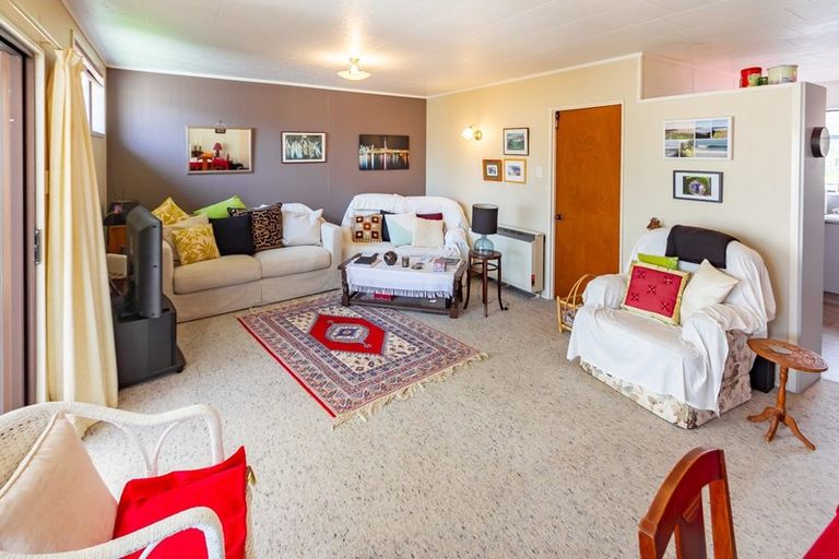 Photo of property in 71 Mcfarlane Street, Oakura, 4314