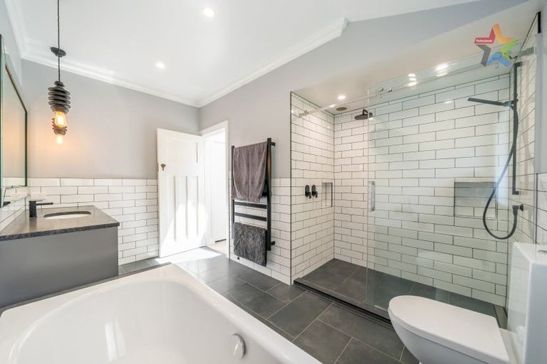 Photo of property in 8g Tawa Street, Eastbourne, Lower Hutt, 5013