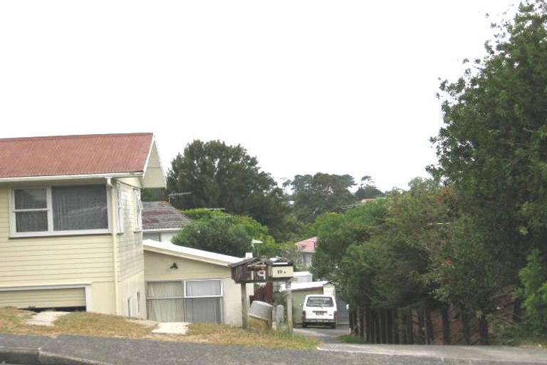 Photo of property in 2/19 Juniper Road, Sunnynook, Auckland, 0620