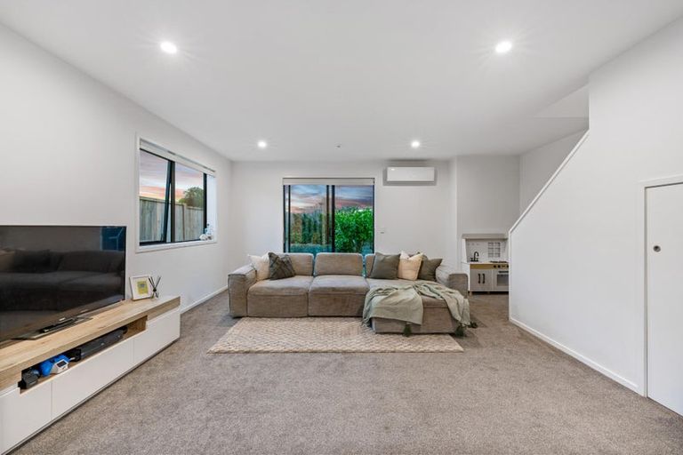 Photo of property in 52f Vodanovich Road, Te Atatu South, Auckland, 0610