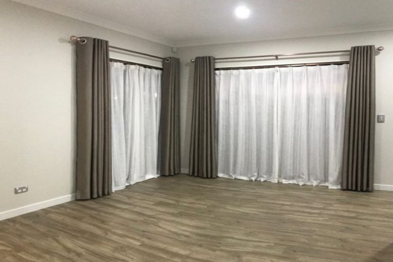 Photo of property in 1 Cooladawson Drive, Flat Bush, Auckland, 2019