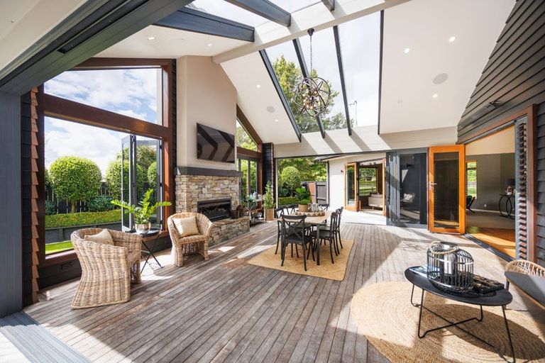 Photo of property in 7 Titirangi Drive, Fitzherbert, Palmerston North, 4471