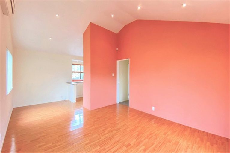 Photo of property in 4/390 West Coast Road, Glen Eden, Auckland, 0602