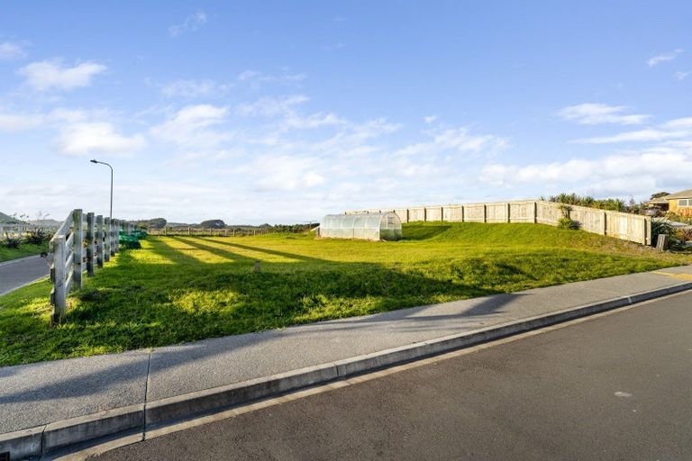 Photo of property in 15 Seagrass Place, Otaki Beach, Otaki, 5512