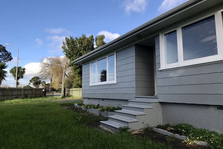 Photo of property in 328 Swanson Road, Henderson, Auckland, 0610