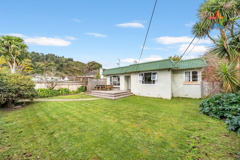 Photo of property in 5 Faulke Avenue, Wainuiomata, Lower Hutt, 5014