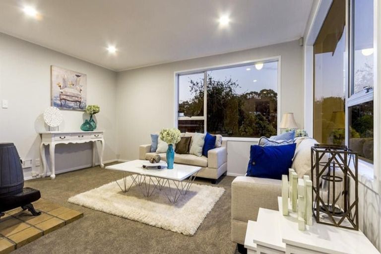 Photo of property in 17 Wanita Place, Totara Vale, Auckland, 0629