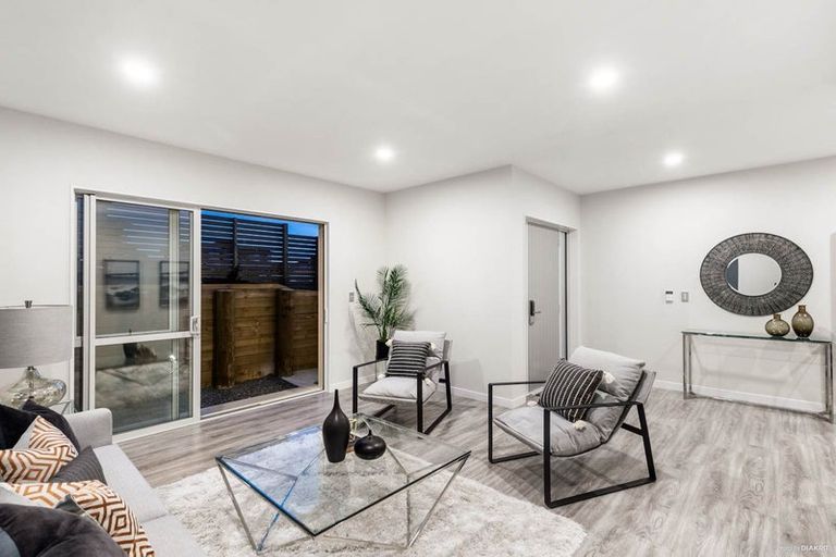 Photo of property in 8 Takurua Terrace, Orewa, 0931