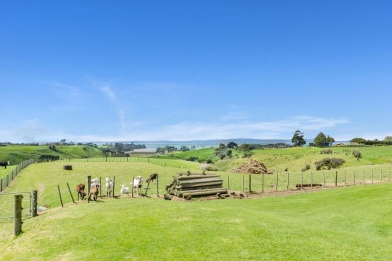Photo of property in 3048 Awhitu Road, Awhitu, Waiuku, 2684