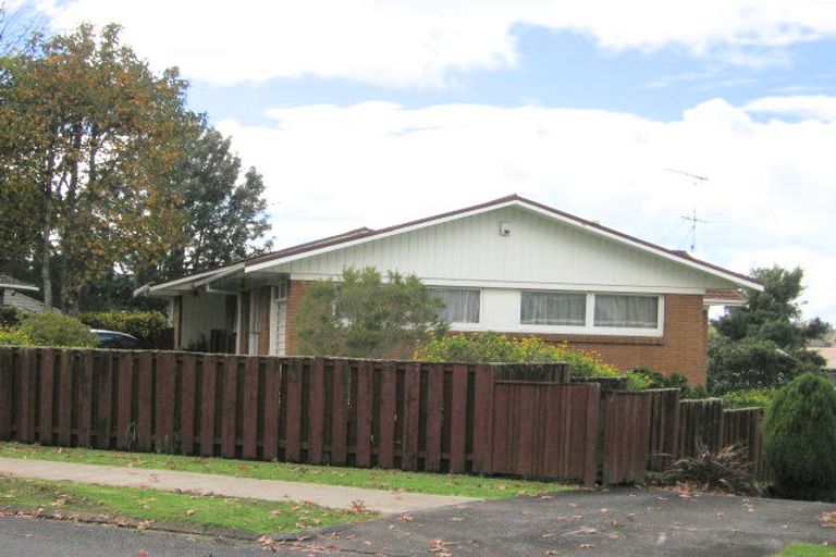 Photo of property in 18 Borrowdace Avenue, Botany Downs, Auckland, 2010