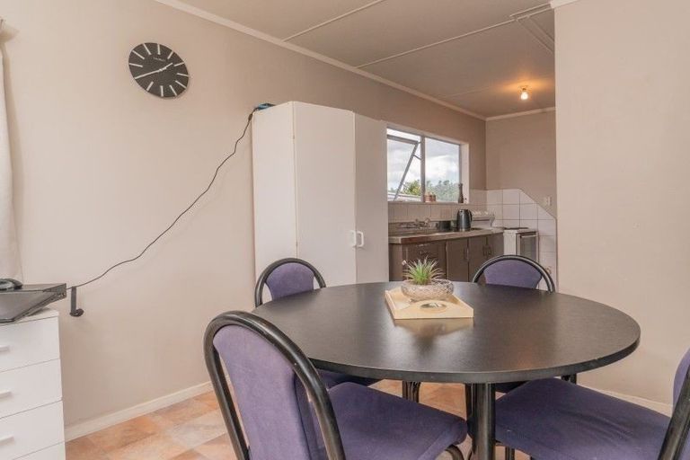 Photo of property in 12 Imperial Place, Henderson, Auckland, 0612