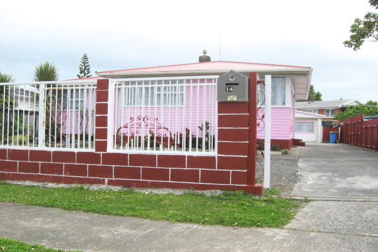 Photo of property in 14 Convair Crescent, Mangere, Auckland, 2022