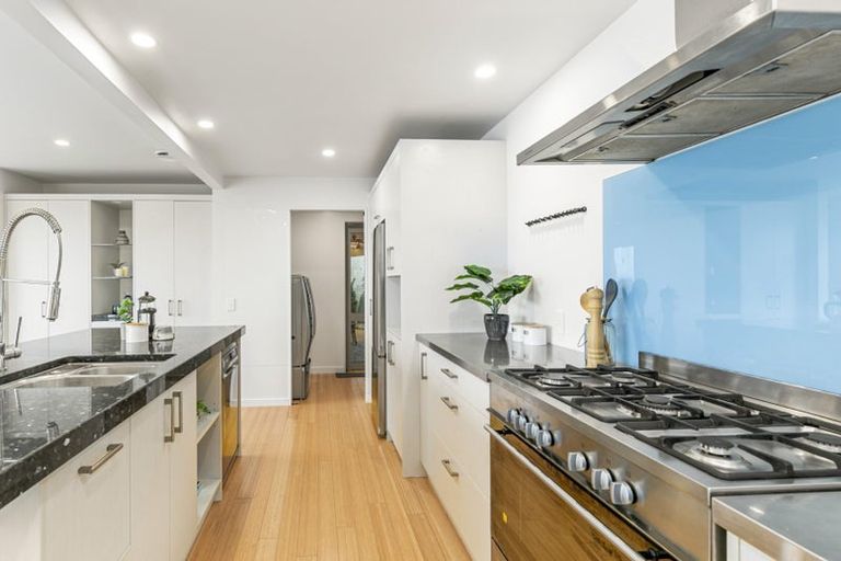 Photo of property in 8 Owhiro Bay Parade, Island Bay, Wellington, 6023